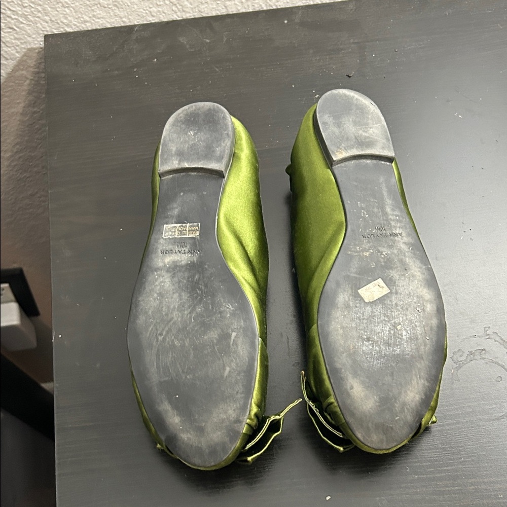 Ann Taylor Green Satin Women's Flats - Picture 4 of 5